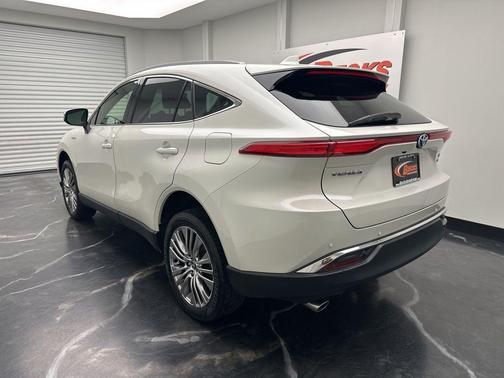 Blizzard Pearl 2021 Toyota Venza XLE