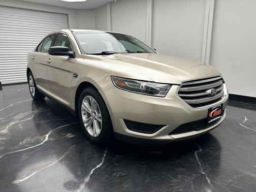 White Gold Metallic 2017 Ford Taurus SE
