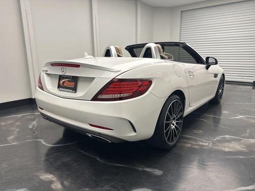White 2018 Mercedes-Benz SLC 300 Base