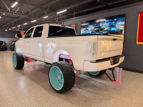 2018 RAM 2500 SLT Crew Cab 4x4 6'4' Box