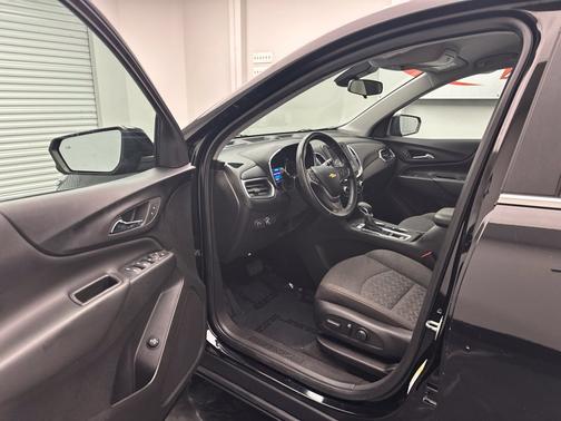Mosaic Black Metallic 2022 Chevrolet Equinox LT