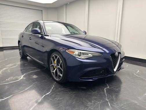 Montecarlo Blue Metallic 2019 Alfa Romeo Giulia Base