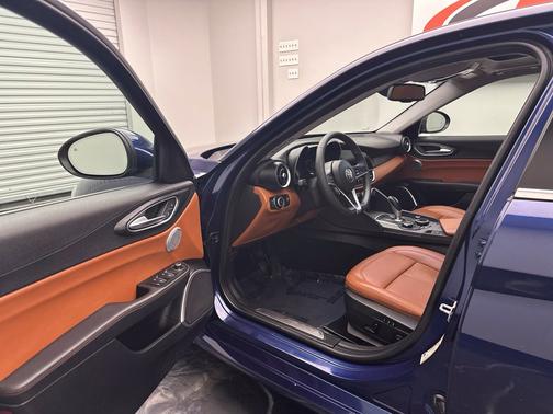 Montecarlo Blue Metallic 2019 Alfa Romeo Giulia Base