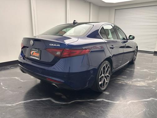 Montecarlo Blue Metallic 2019 Alfa Romeo Giulia Base
