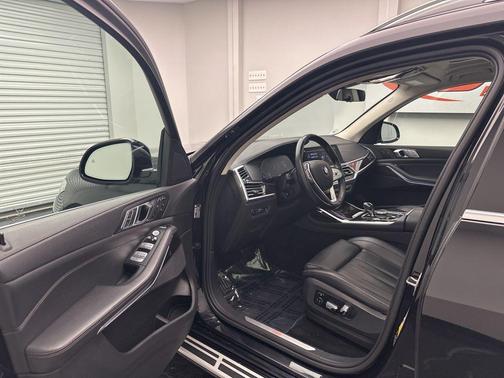 Black Sapphire Metallic 2020 BMW X7 xDrive40i