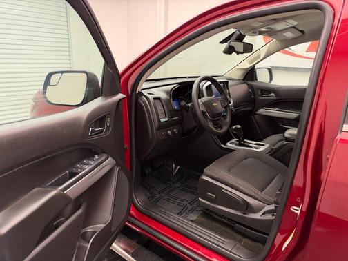 Cajun Red Tintcoat 2018 Chevrolet Colorado LT