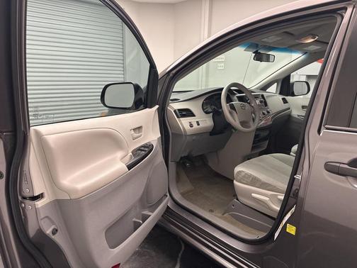 2013 Toyota Sienna SE