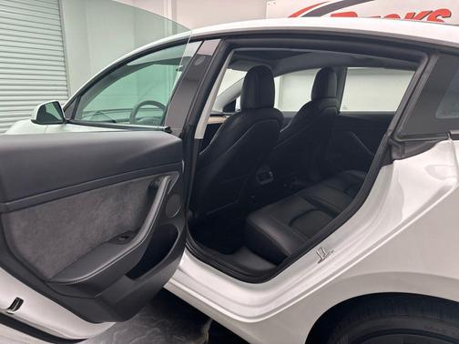 Pearl White Multi-Coat 2021 Tesla Model 3 Performance