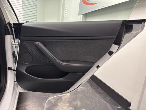 Pearl White Multi-Coat 2021 Tesla Model 3 Performance