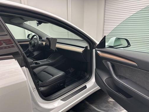 Pearl White Multi-Coat 2021 Tesla Model 3 Performance