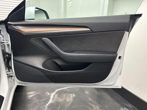 Pearl White Multi-Coat 2021 Tesla Model 3 Performance