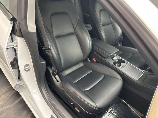 Pearl White Multi-Coat 2021 Tesla Model 3 Performance