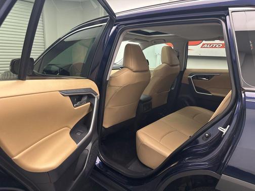 2020 Toyota RAV4 XLE Premium