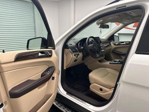 White 2018 Mercedes-Benz GLE 350 4MATIC