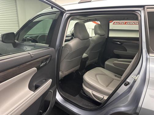 2020 Toyota Highlander Hybrid Platinum