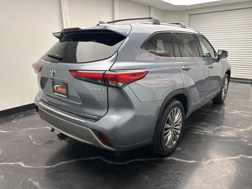 2020 Toyota Highlander Hybrid Platinum