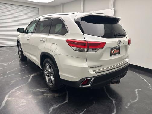 Blizzard Pearl 2019 Toyota Highlander Limited