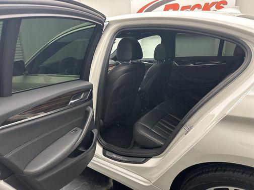 Mineral White Metallic 2019 BMW 540 xDrive