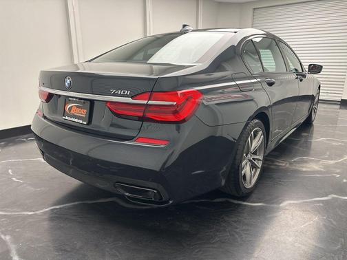 Singapore Gray Metallic 2019 BMW 740 xDrive