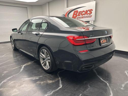 Singapore Gray Metallic 2019 BMW 740 xDrive