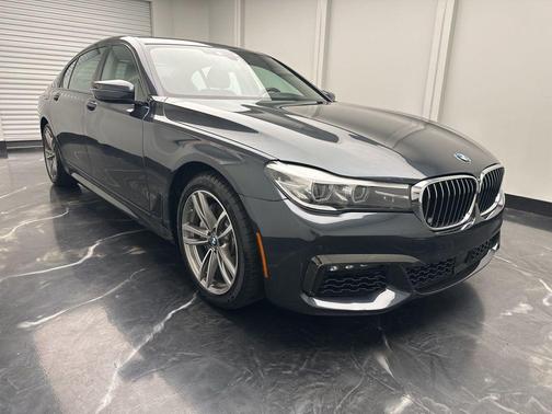 Singapore Gray Metallic 2019 BMW 740 xDrive