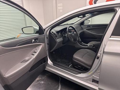 2012 Hyundai SONATA SE