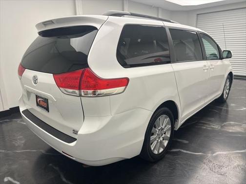 2014 Toyota Sienna XLE