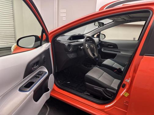 Habanero 2012 Toyota Prius c Three