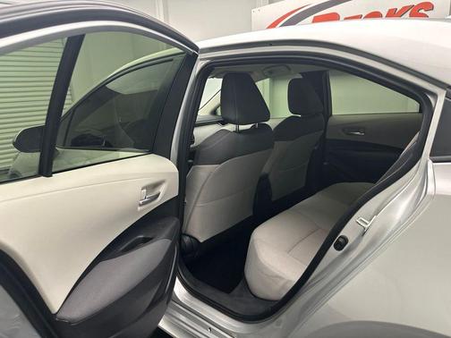 Classic Silver Metallic 2020 Toyota Corolla LE