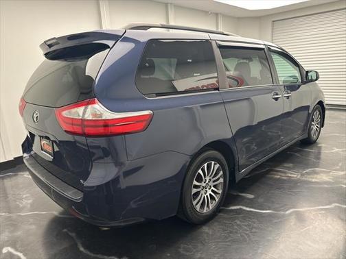 2018 Toyota Sienna XLE Premium