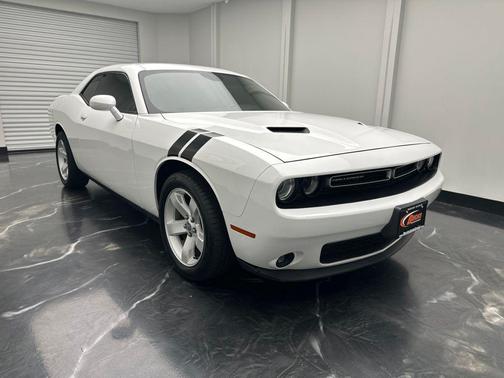 White Knuckle Clearcoat 2018 Dodge Challenger GT
