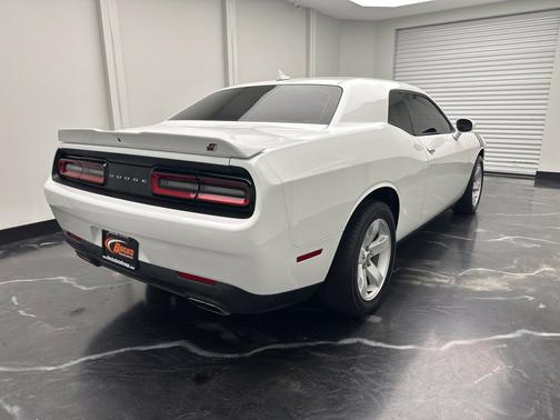 White Knuckle Clearcoat 2018 Dodge Challenger GT