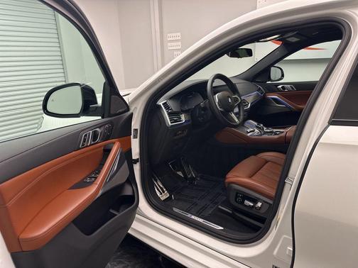 2022 BMW X6 M50i