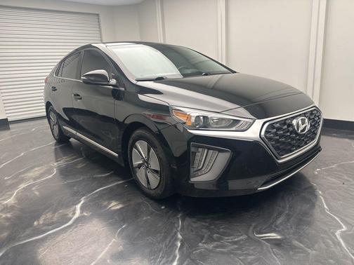 2022 Hyundai IONIQ Hybrid SE