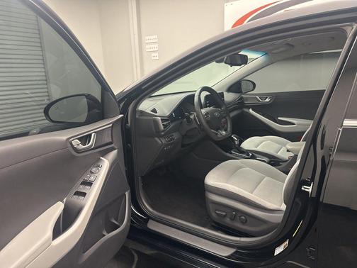 2022 Hyundai IONIQ Hybrid SE