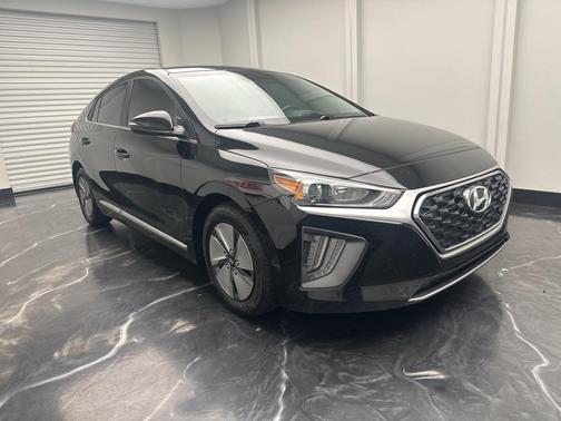 2022 Hyundai IONIQ Hybrid SE