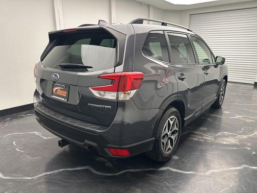 Magnetite Gray Metallic 2021 Subaru Forester Premium