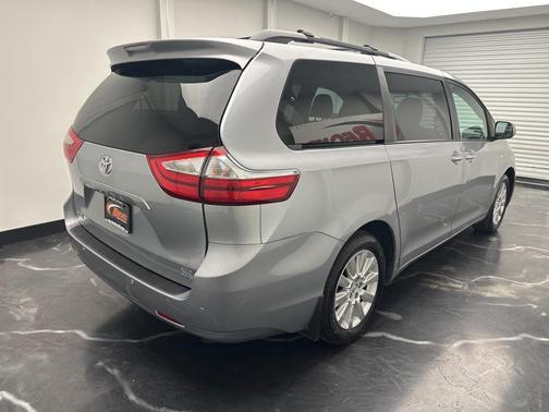 2016 Toyota Sienna XLE