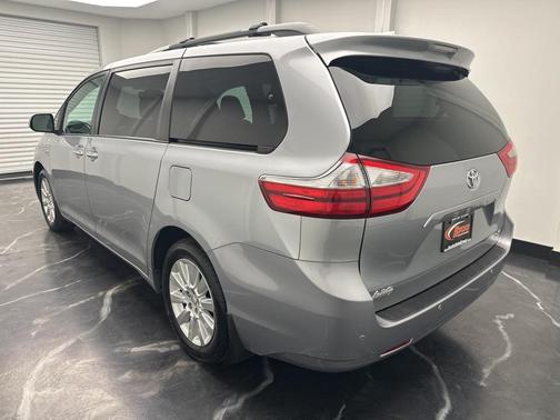 2016 Toyota Sienna XLE