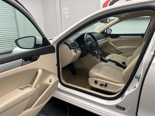Candy White 2012 Volkswagen Passat 2.5 SE