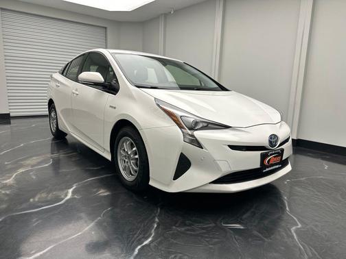 Super White 2018 Toyota Prius Three