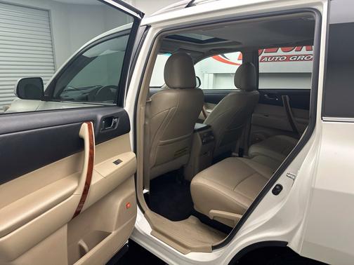 Blizzard Pearl 2011 Toyota Highlander Base