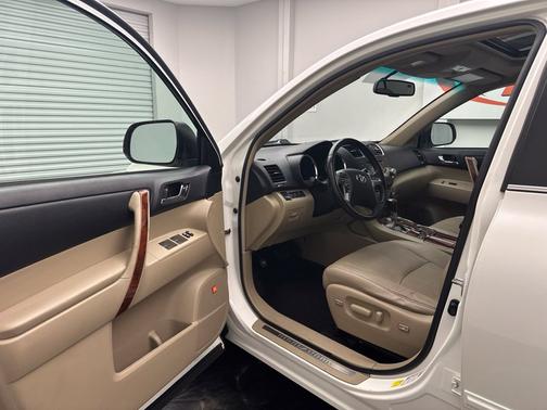 Blizzard Pearl 2011 Toyota Highlander Base