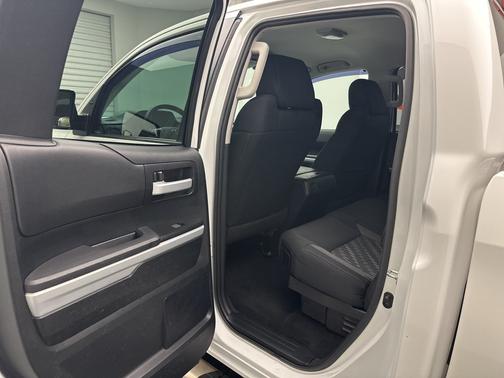 Super White 2018 Toyota Tundra SR5