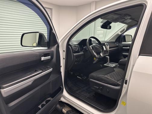 Super White 2018 Toyota Tundra SR5