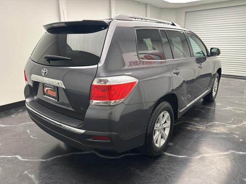 2013 Toyota Highlander SE