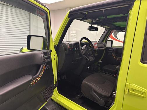 Hypergreen Clearcoat 2016 Jeep Wrangler Unlimited Sahara
