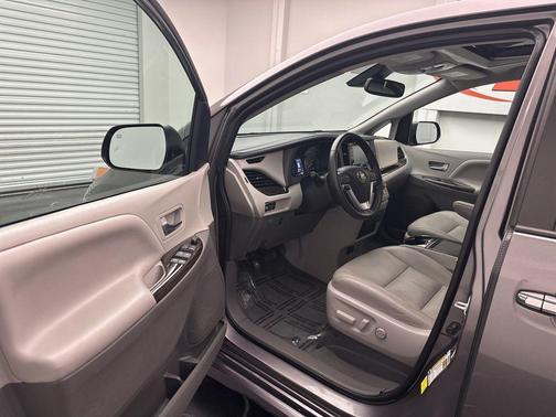 Predawn Gray Mica 2020 Toyota Sienna XLE Premium