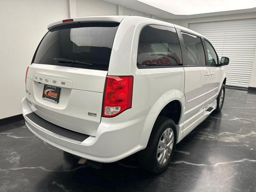 White Knuckle Clearcoat 2017 Dodge Grand Caravan SE