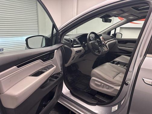 Gray 2018 Honda Odyssey Elite